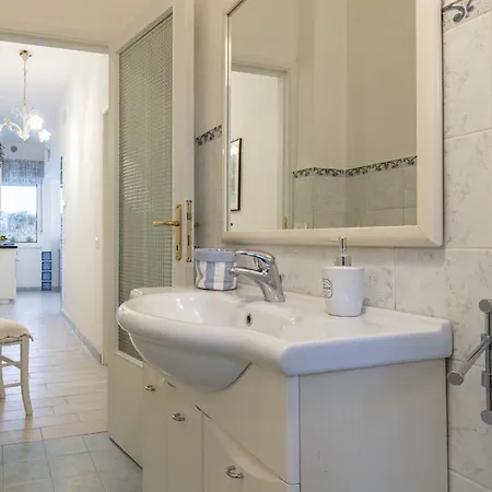 Casa Liliana Ac, Wifi, Dei Marmi بيت للعطل *